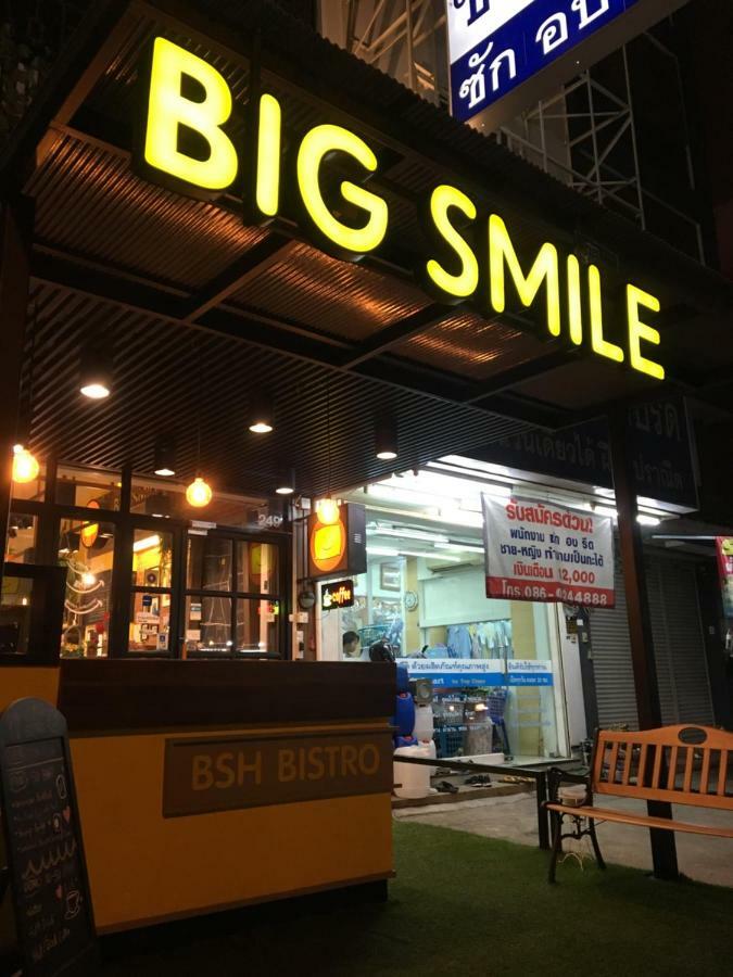 Big Smile Hotel Banguecoque Exterior foto