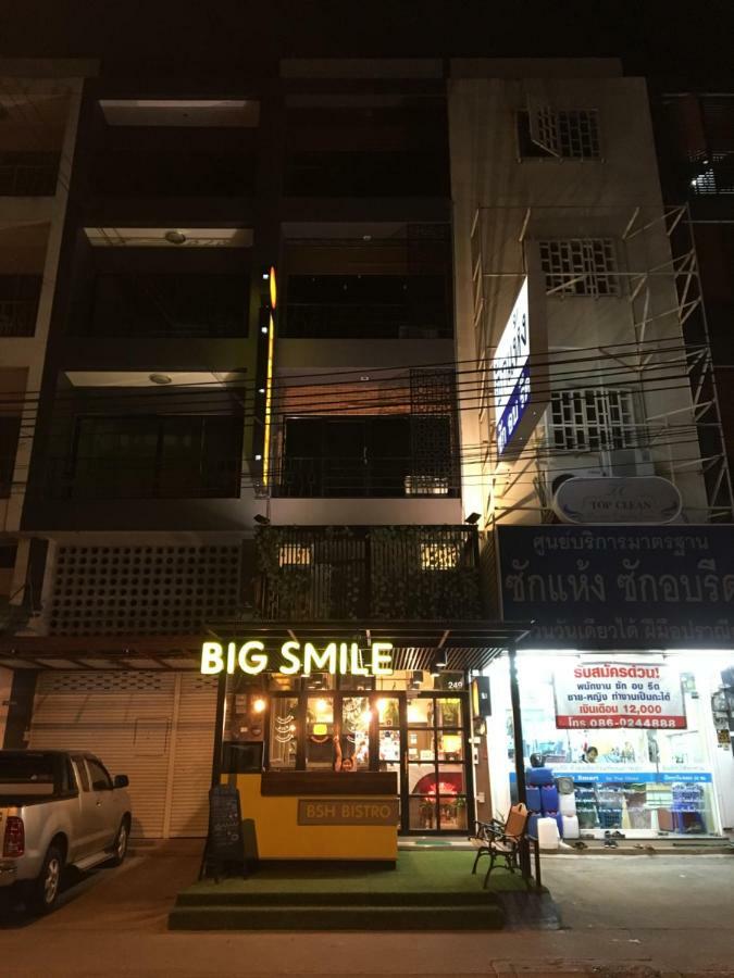 Big Smile Hotel Banguecoque Exterior foto